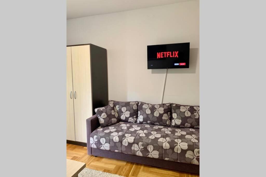 Renovated Cozy Studio 7 At Top Location - Available For Long Term Rentals Novi Sad Exteriör bild